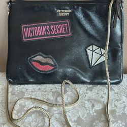 Victoria's Secret Black Crossbody w/ Gold Tone Chain🟣Read Full Description Below 🟣