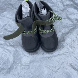 Carters Snow Boots Size 8 