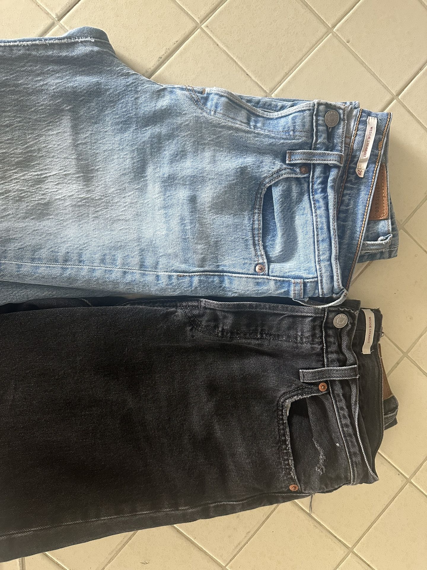 Women Levi Jeans