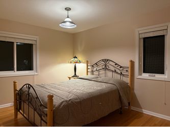 MOVING SALE: Serta Perfect Sleeper Queen Mattress & Box Spring Set