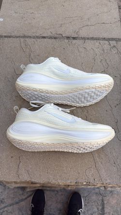 New Nike Vomero Plus sail summit white running racing shoes Women’s 10, Men’s 8.5