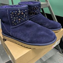 UGG WOMEN'S CLASSIC SUEDE STUDDED SHEARLING LINED BOOTS BLUE‎