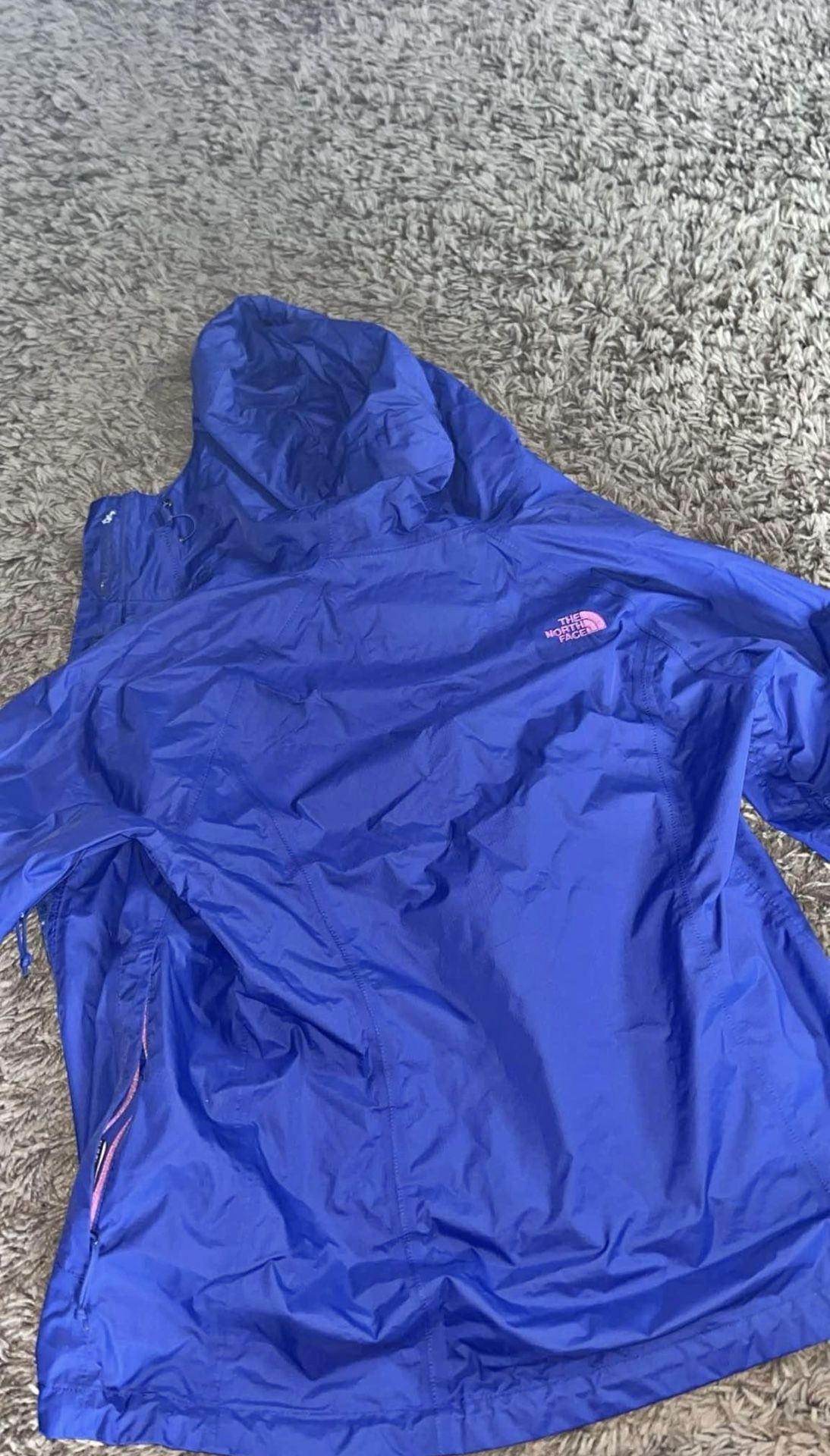 Woman’s Size M Northface Raincoat 