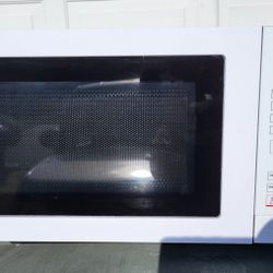 Magic Chef Countertop 0.7 Cu Microwave $35