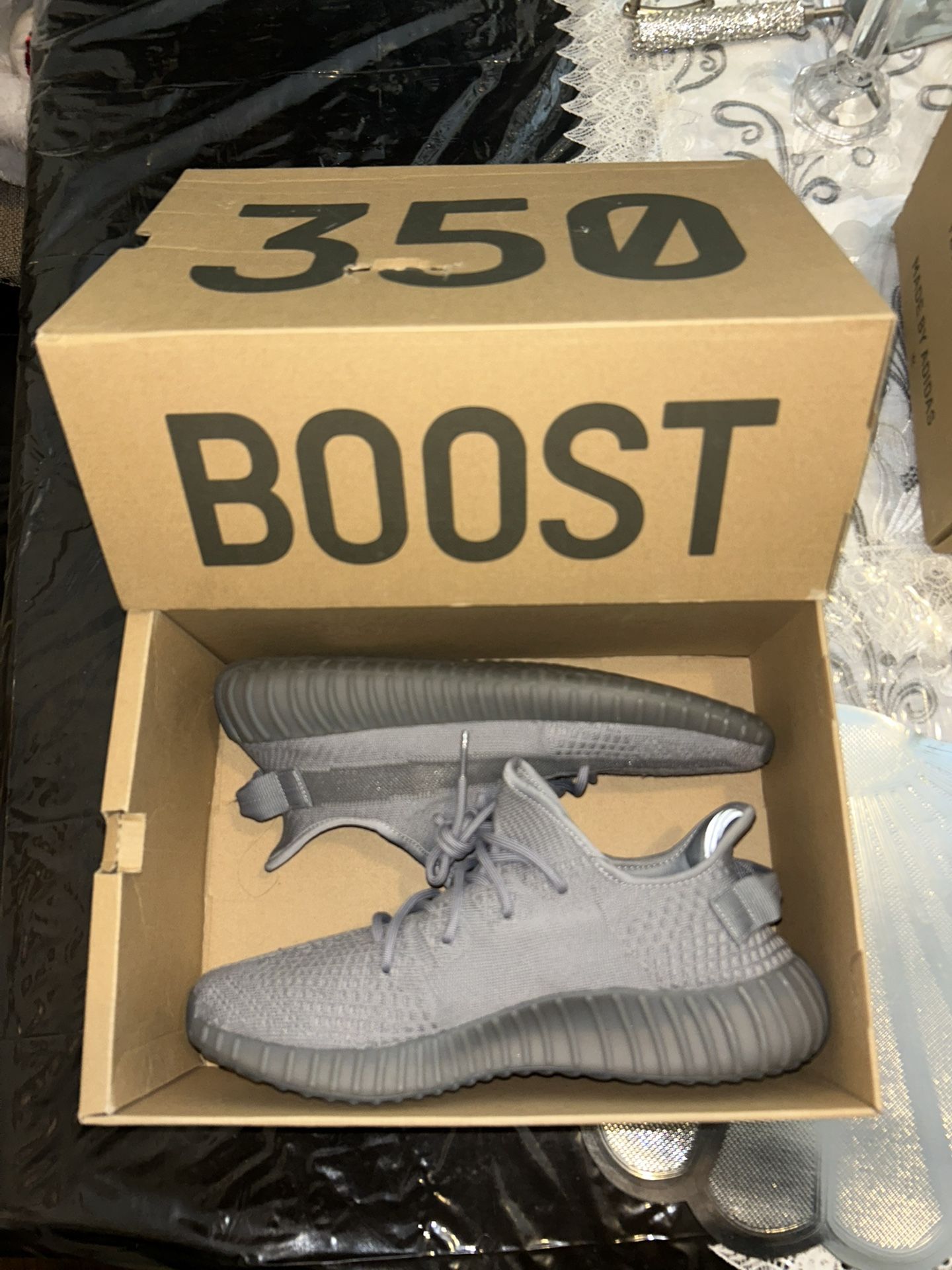 Yeezy Boost 350 V2 (Good Condition)