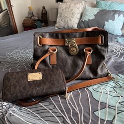 Womens Machel Kors  Purse 