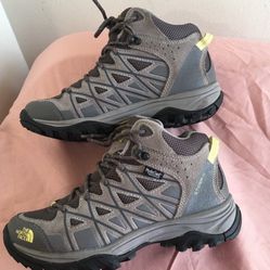 The north face storm  III Mid Waterproof Hiking Boot - Women's
