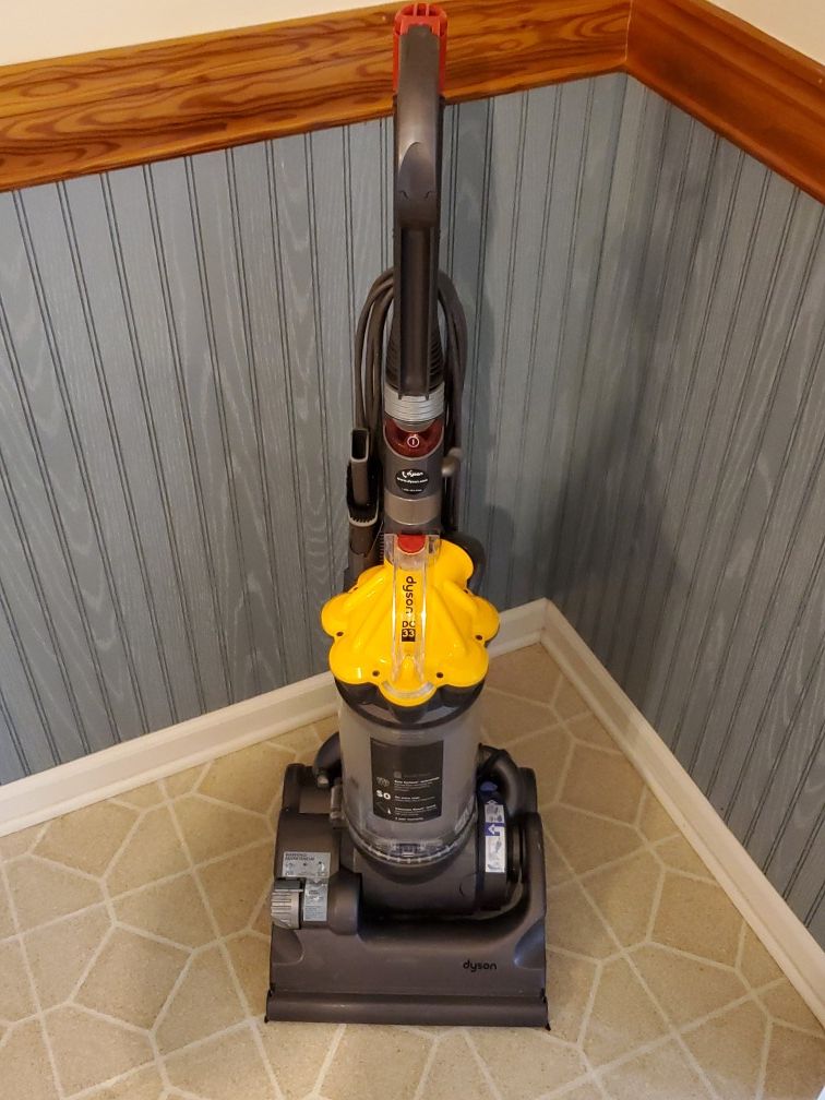 DYSON DC 33 Vacuum Cleaner Barely Used