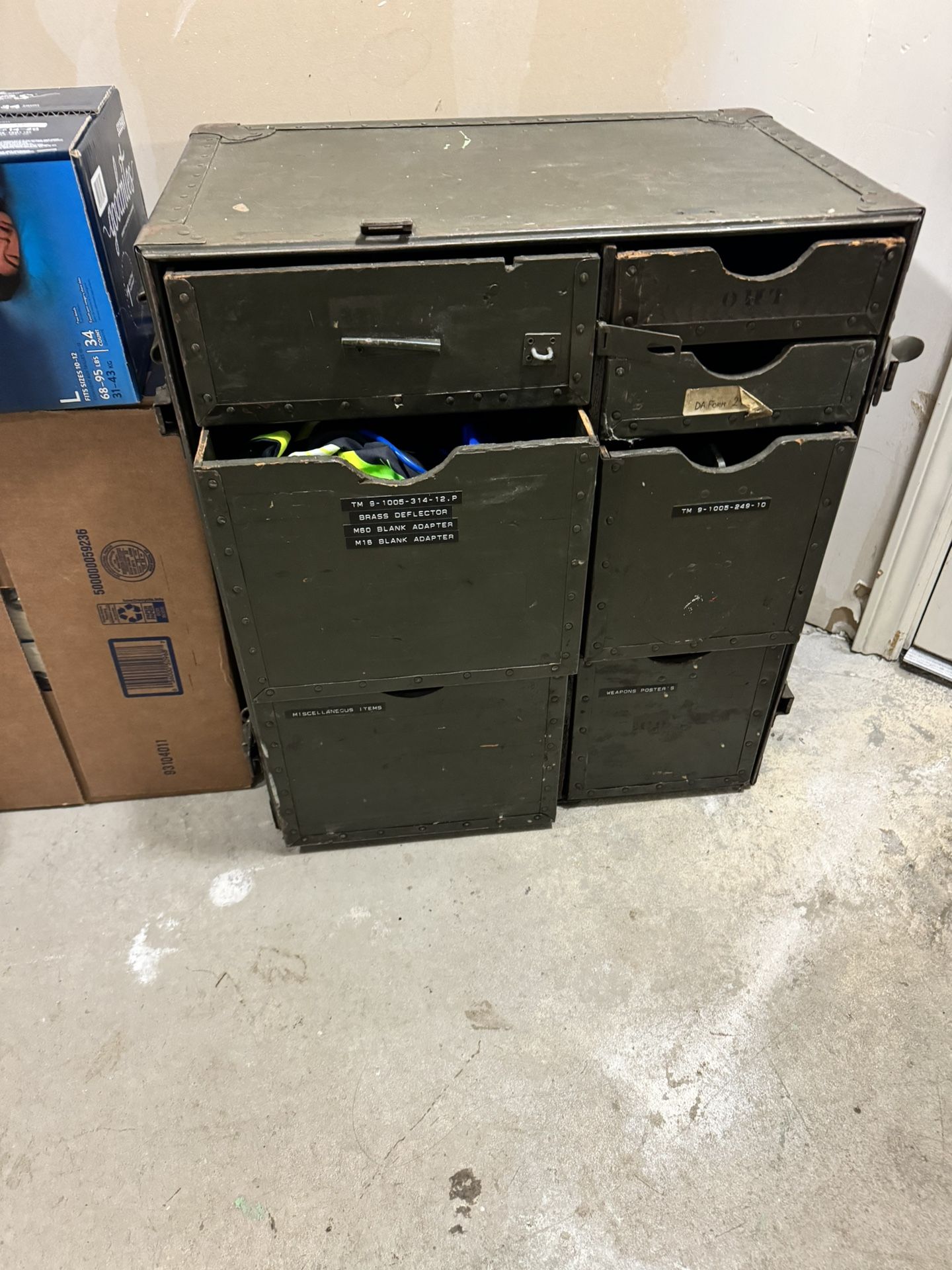 Nightstand/dresser for Sale in Seattle, WA OfferUp