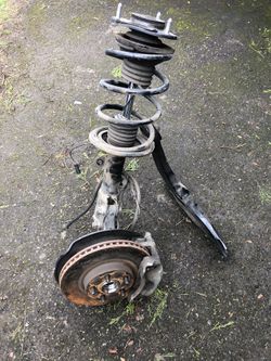 Toyota Corolla 2010 Passenger Side Strut Assembly With Wheel Hub ,brake Caliper & Lower Control Arm 