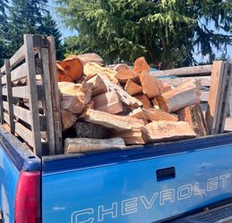Dry split firewood