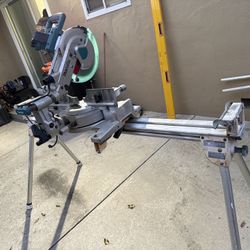 Makita Sliding Compound Miter Saw with Stand