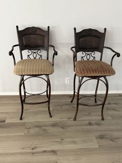 Swivel Bar Stools