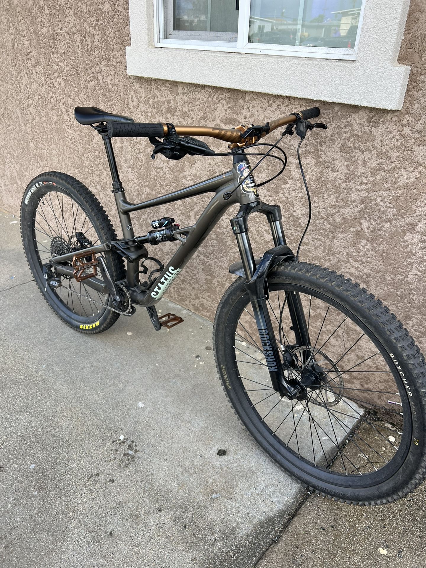 specialized status s3 medium, With T2 Pro XTR 2-Bike Hitch Rack 