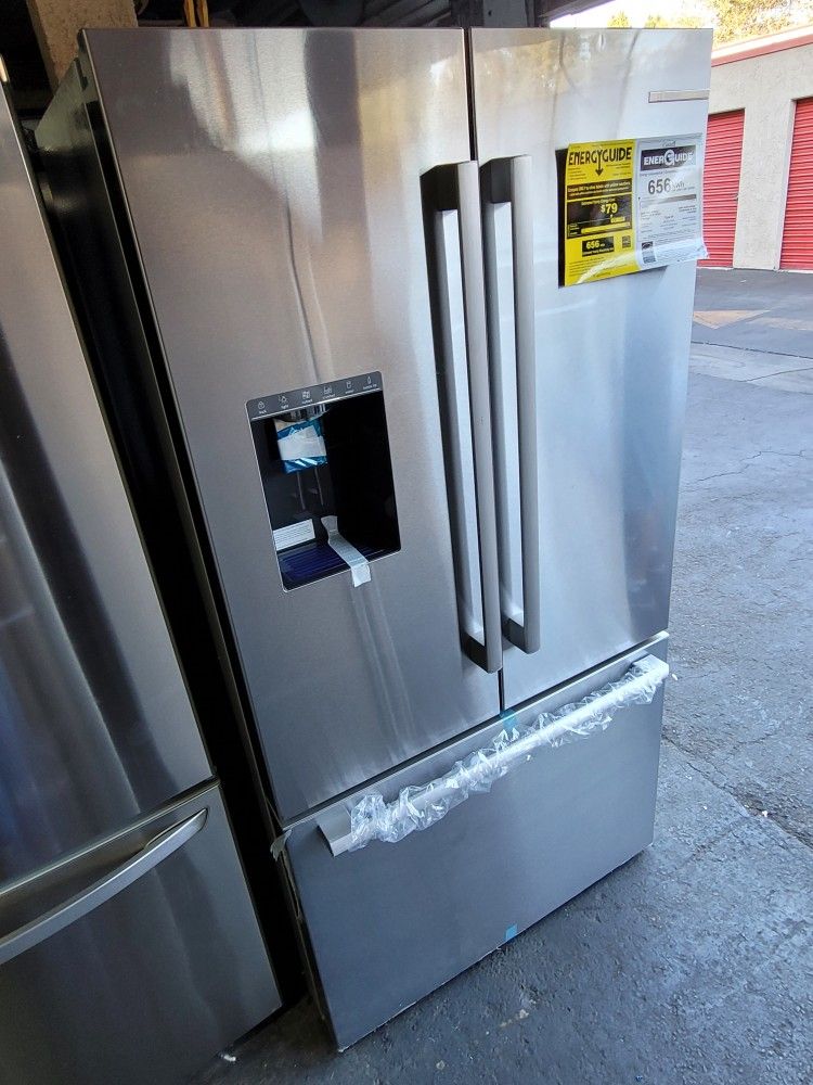 New Open Box Bosch Stainless Steel Counter Depth French Door Refrigerator With Water 💧 And 🧊 Ice Dispenser