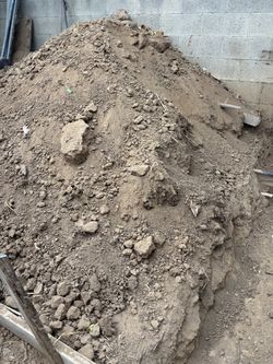 Free clean dirt. Good soil for plants or fill 5 yards