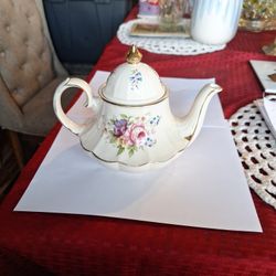 Vintage 1940s Sadler Carousel Rose Bouquet Teapot