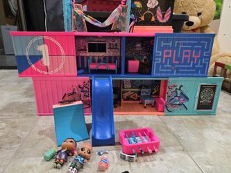 LOL Clubhouse With Dolls And Accessories 