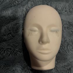 Eyelash mannequin head