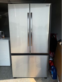 Very Nice Samsung refrigerator everything work good only $650