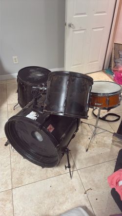Partial drum set