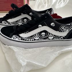 Vans black and white 
