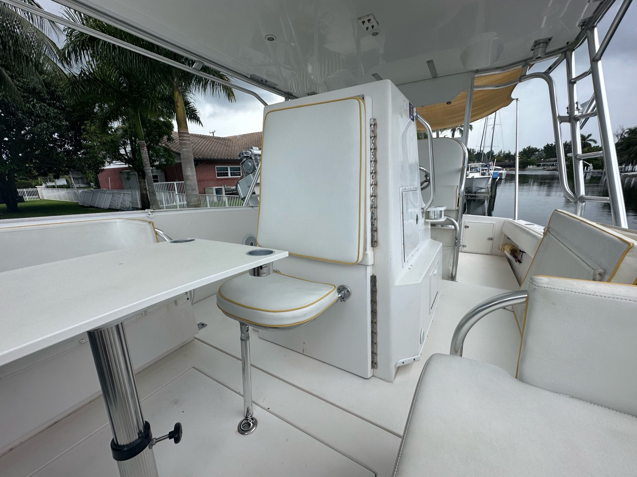 Contender 35 Center Console Cuddy cabin for Sale in Halndle Bch, FL
