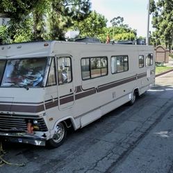 Winnebago P30 1984