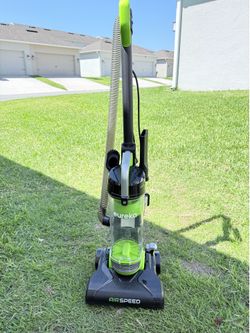 Selling an Eureka vacuum cleaner with accessories