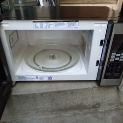 !! Microwave 700 Watts Works Good
