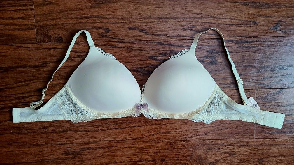 NWT, Victoria's Secret, 34D Dream Angels, No Wire, Push-up Bra in Ivory  with Lace for Sale in Palmetto, FL - OfferUp