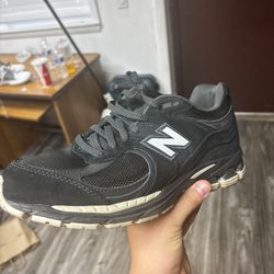 New Balance 2002r Black Trainer Shoes
