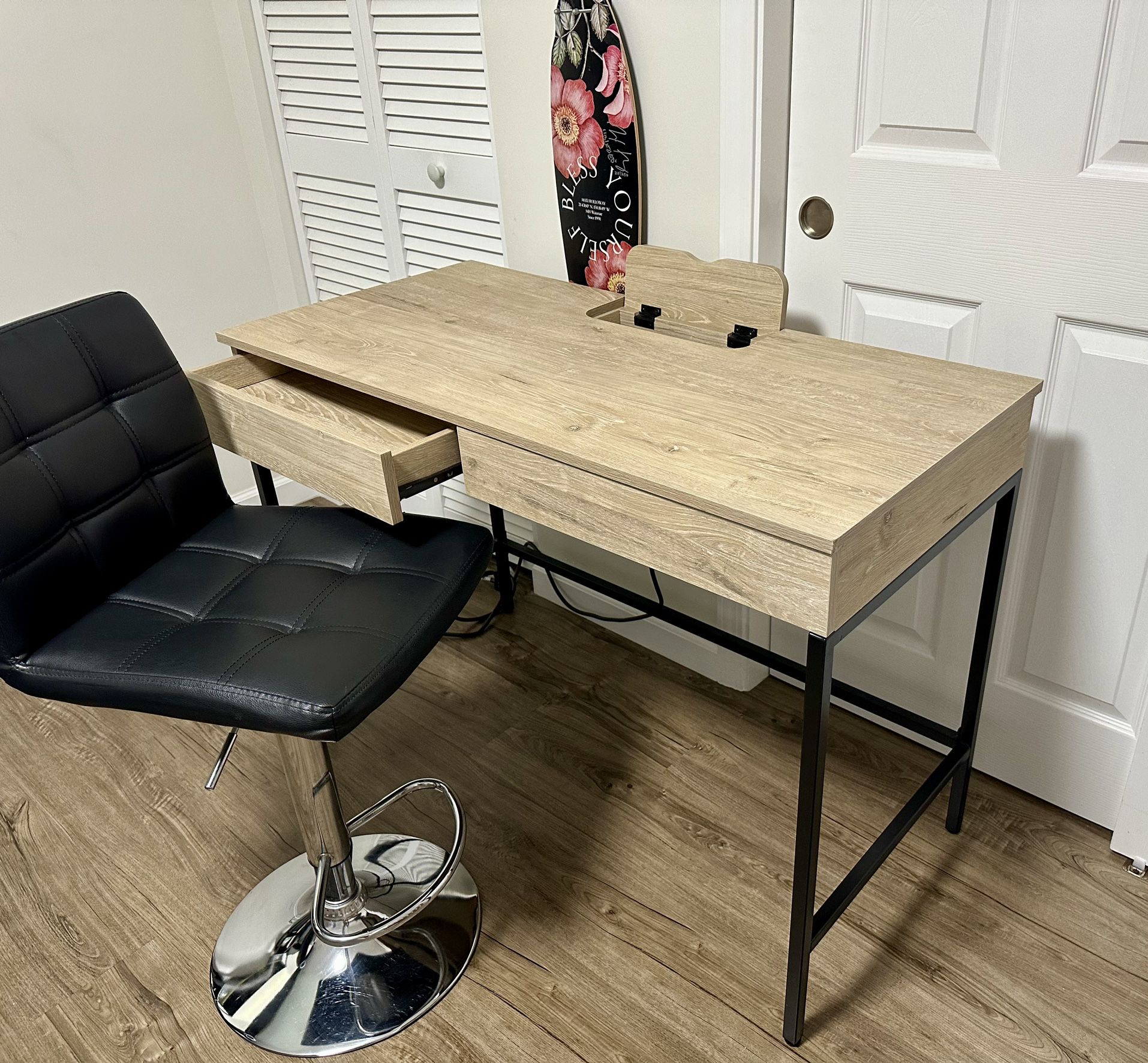Loring Wood Desk With Chair 