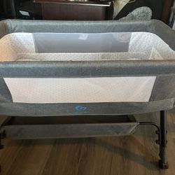 Bellababy Bedside Bassinet/ Sleeper/ Crib with Changing Table