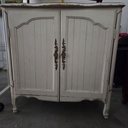 Vintage French Provincial accent cabinet