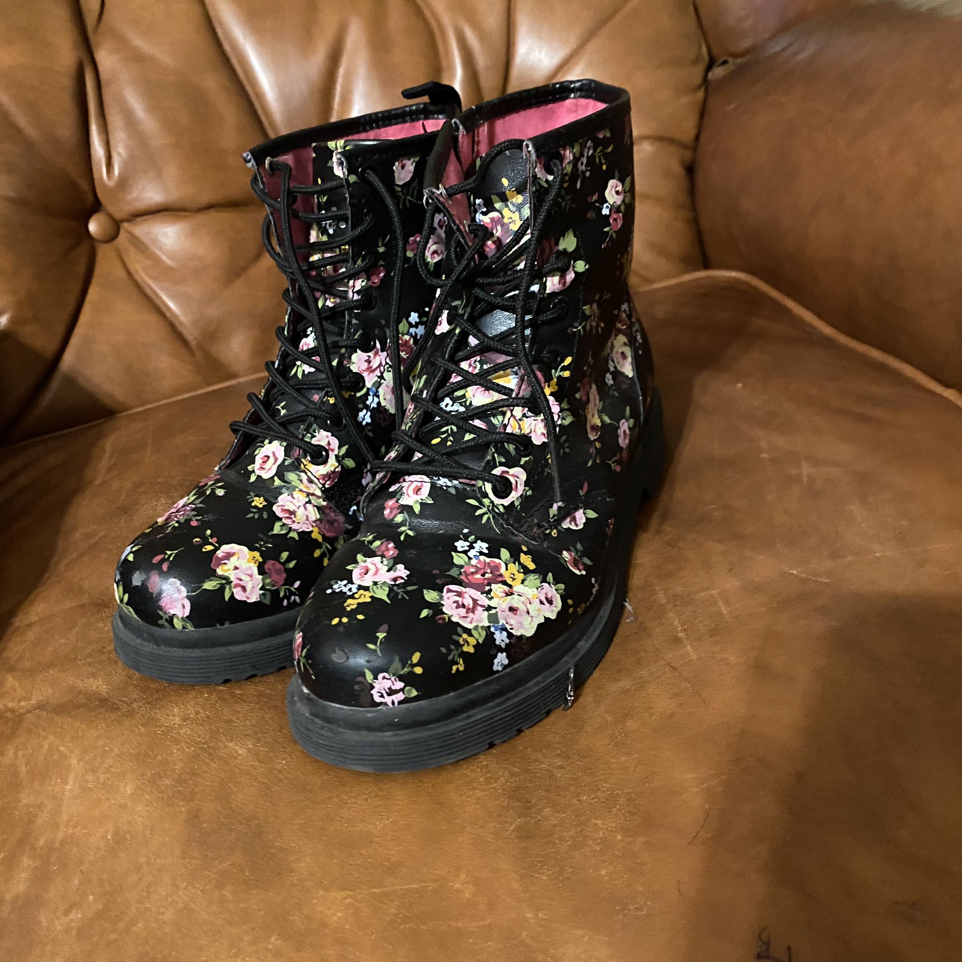 Absolutely Adorable Little Girls Flowered Boots
