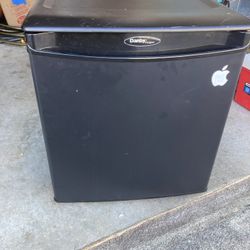 Mini Fridge 