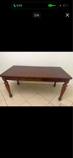 Buró y 2 sillas x 60$