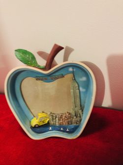 The big Apple picture frame