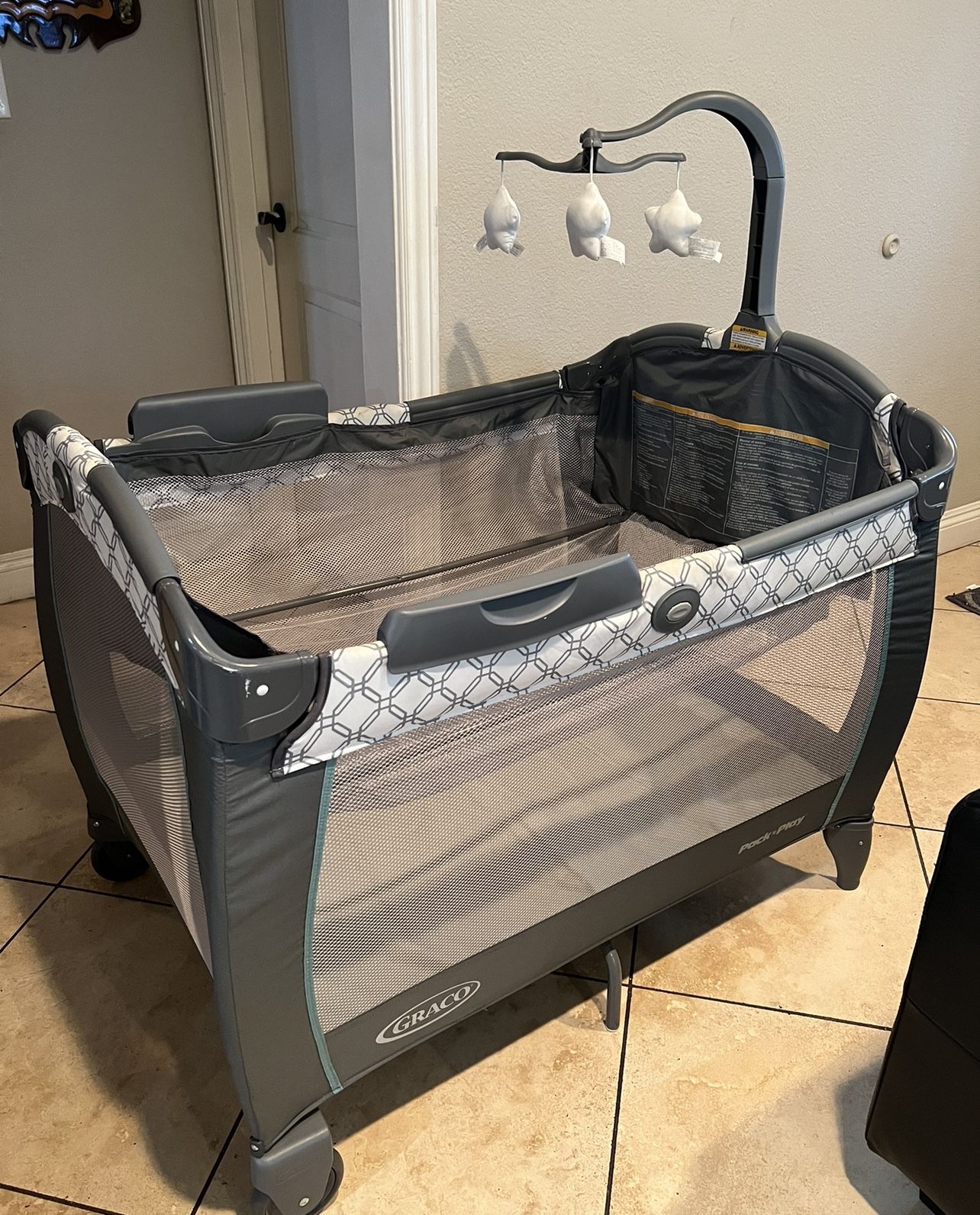Graco top baby playpen