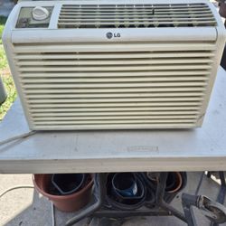 LG Small Window AC, 5ooo,btu.