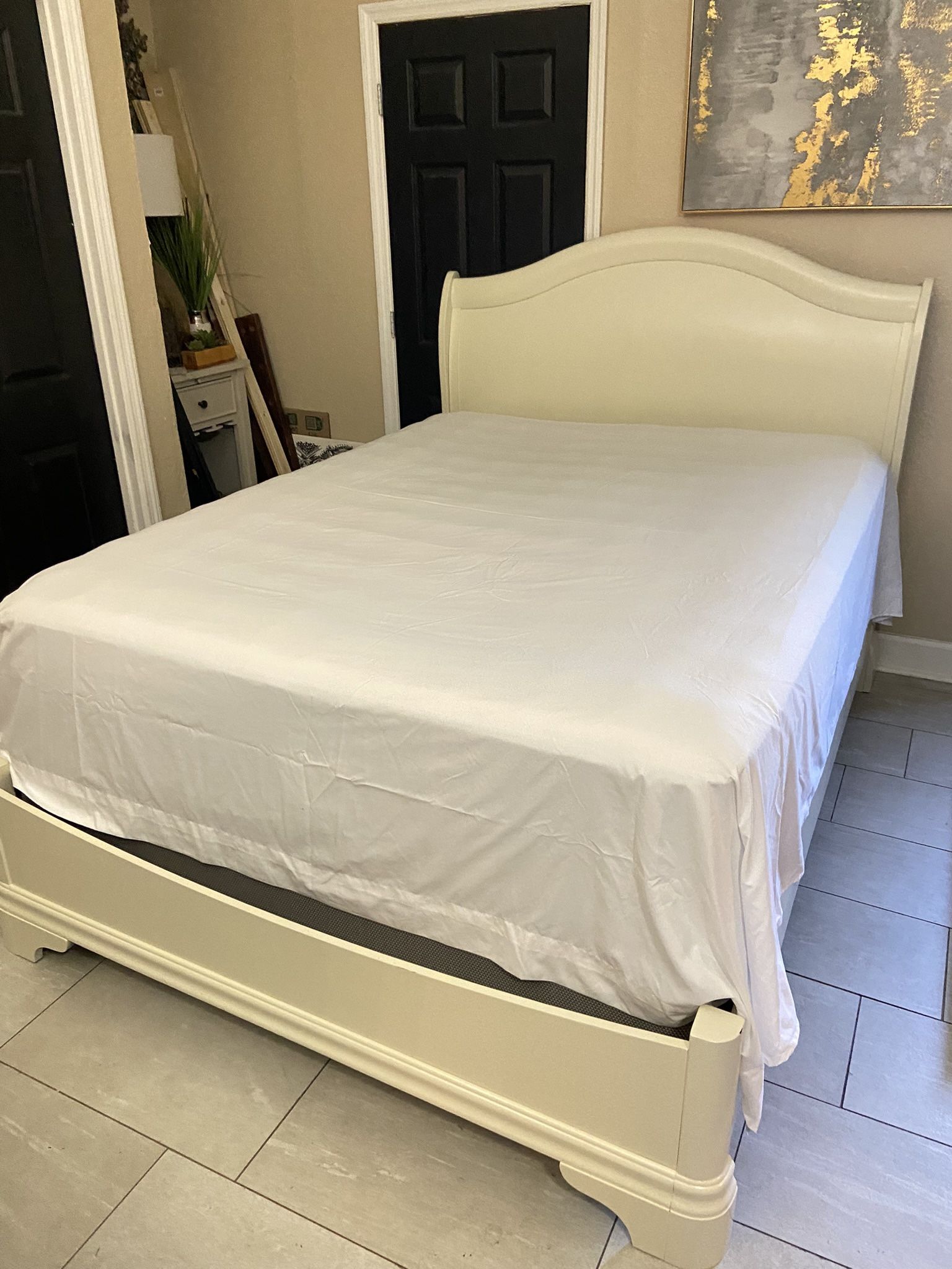 Queen Bed With Mattress And Box Spring 