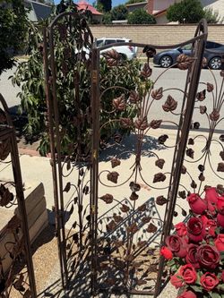 Decorative Metal Folding Room Divider – Leaf & Rose Design