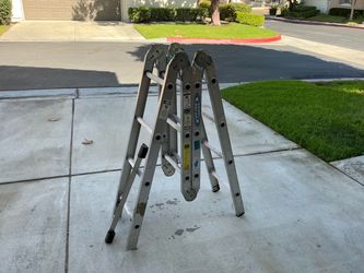 14’ folding painter’s ladder with stabilizer bar