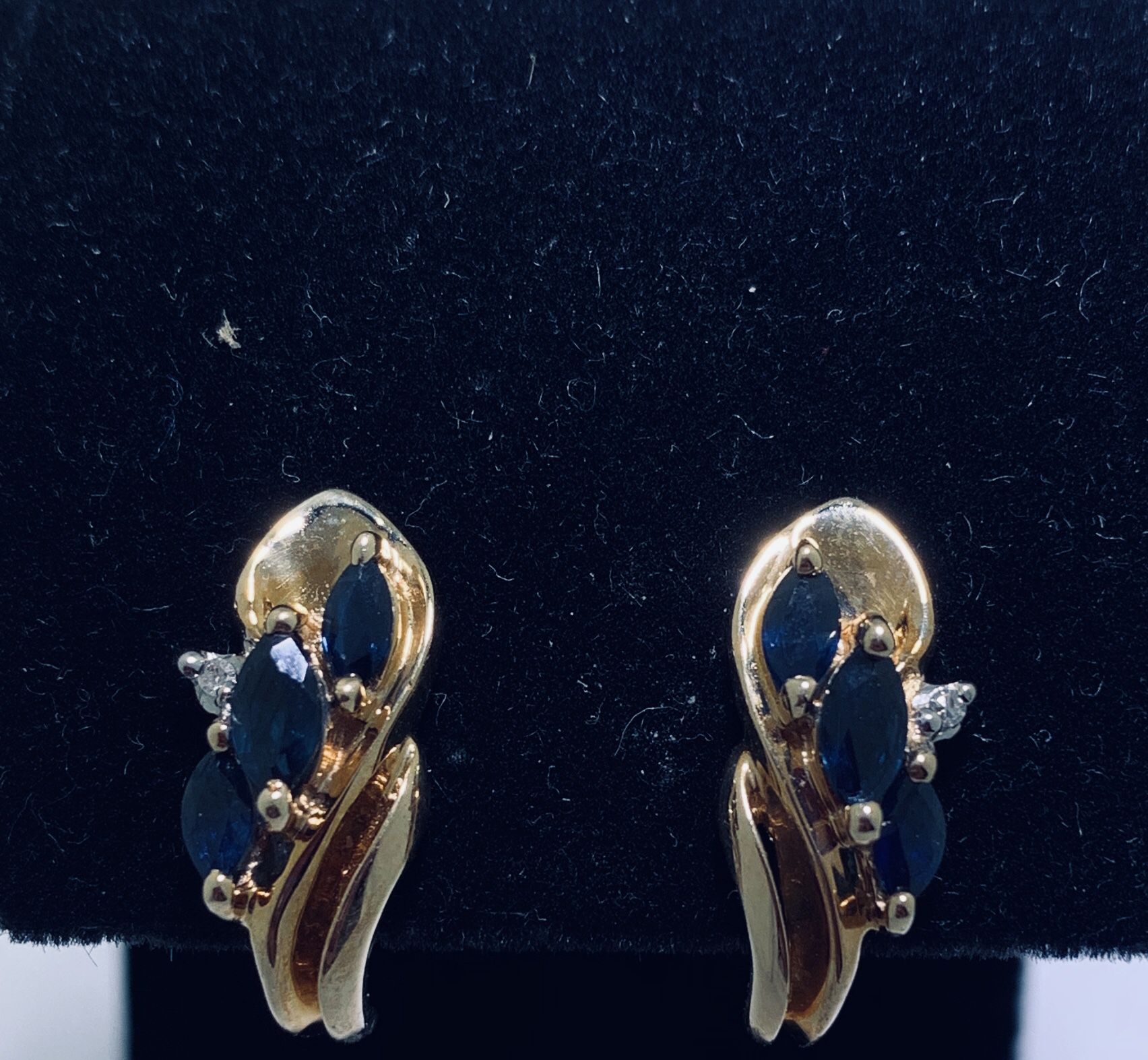 Ladies gold stud earrings #970