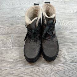 Sorel Tivoli Boots Size 9 Gray