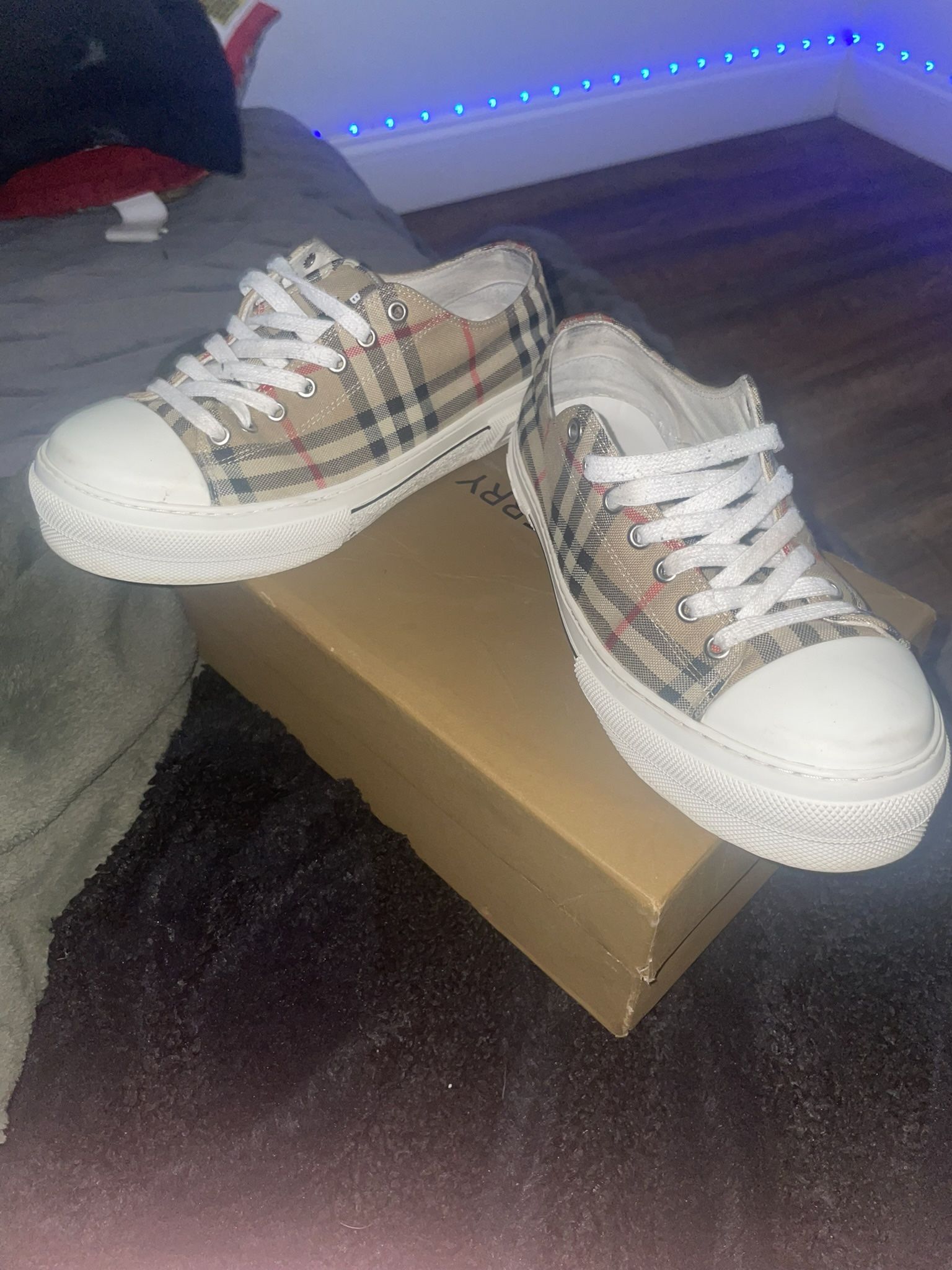 Burberry Converse