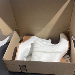 White cowgirl boots size 9.5