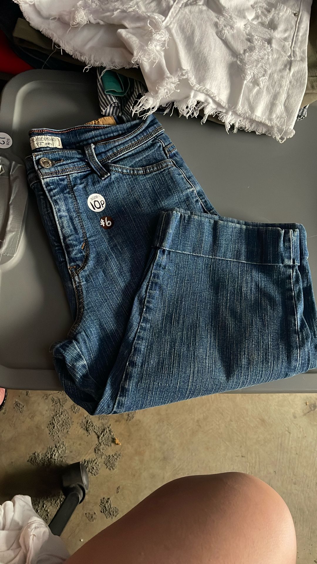 Woman Levi’s Sz: 10p - Petite. - $6