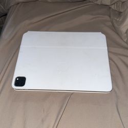 iPad Pro 2021 With Apple Keyboard 